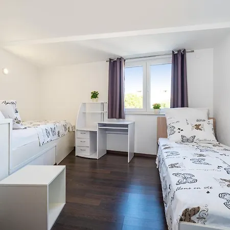 House With A Parking Space Nin, Zadar - 18143 بيت للعطل